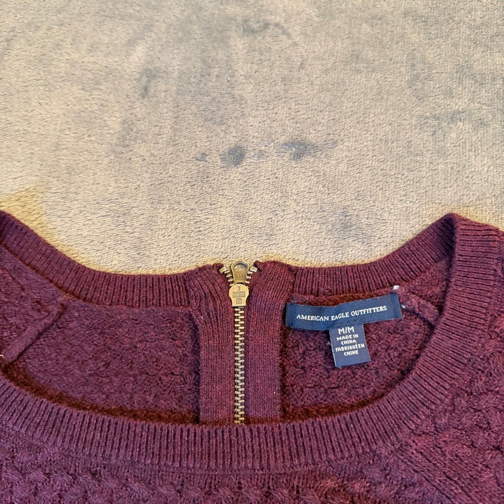 American Eagle Outfitters Burgundy Textured Knit Zipper Sweater Womens Medium - Picture 2 of 9